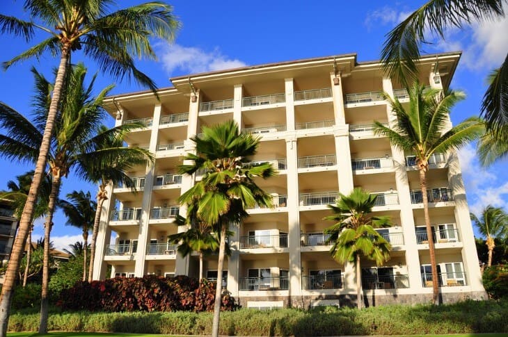 How to Choose Between a Condo and Hotel in Hawaii